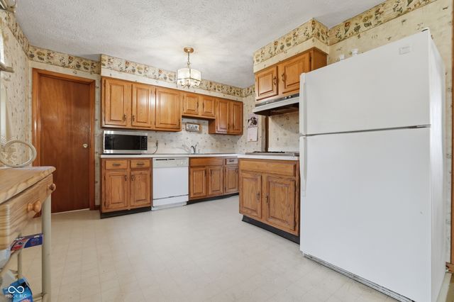 5539 W Us Highway 52, New Palestine, IN 46163