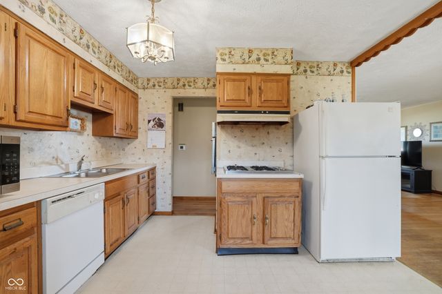 5539 W Us Highway 52, New Palestine, IN 46163