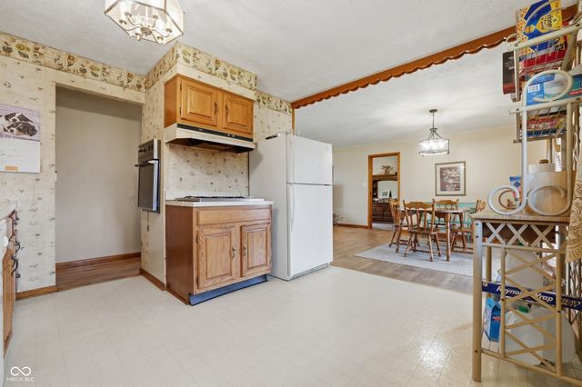 5539 W Us Highway 52, New Palestine, IN 46163