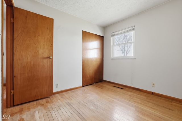 5539 W Us Highway 52, New Palestine, IN 46163