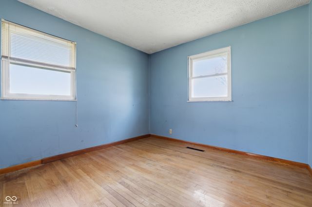 5539 W Us Highway 52, New Palestine, IN 46163