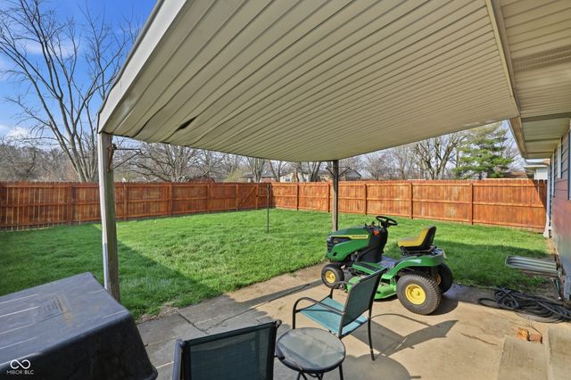 5539 W Us Highway 52, New Palestine, IN 46163