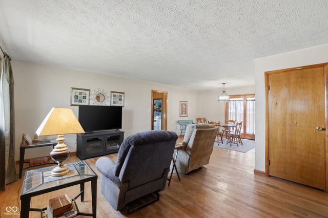 5539 W Us Highway 52, New Palestine, IN 46163