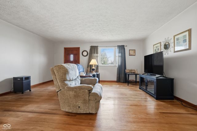 5539 W Us Highway 52, New Palestine, IN 46163