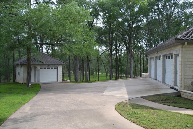142 Llano CT, Cedar Creek, TX 78612