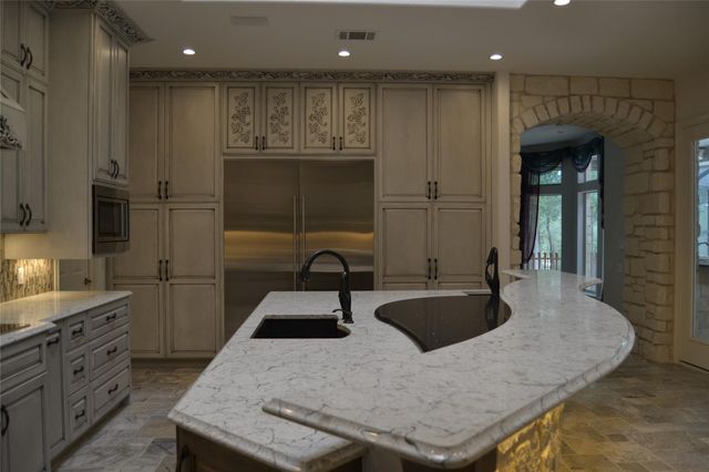 142 Llano CT, Cedar Creek, TX 78612