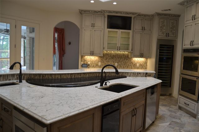 142 Llano CT, Cedar Creek, TX 78612