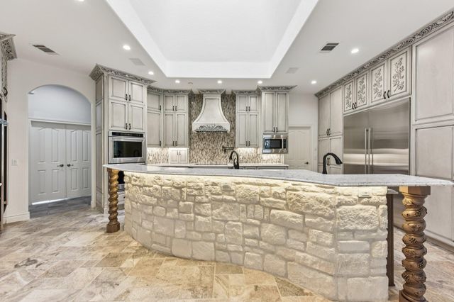 142 Llano CT, Cedar Creek, TX 78612