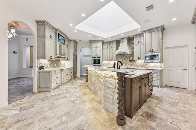 142 Llano CT, Cedar Creek, TX 78612