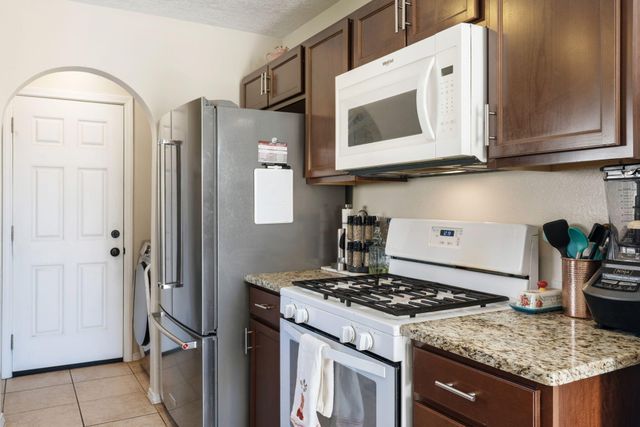 2185 High Desert Circle NE, Rio Rancho, NM 87144