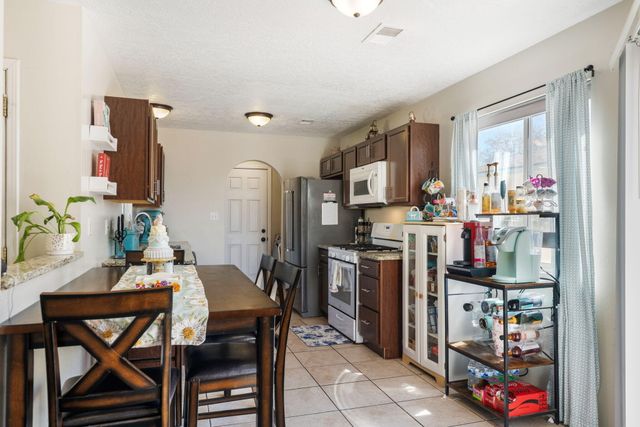 2185 High Desert Circle NE, Rio Rancho, NM 87144