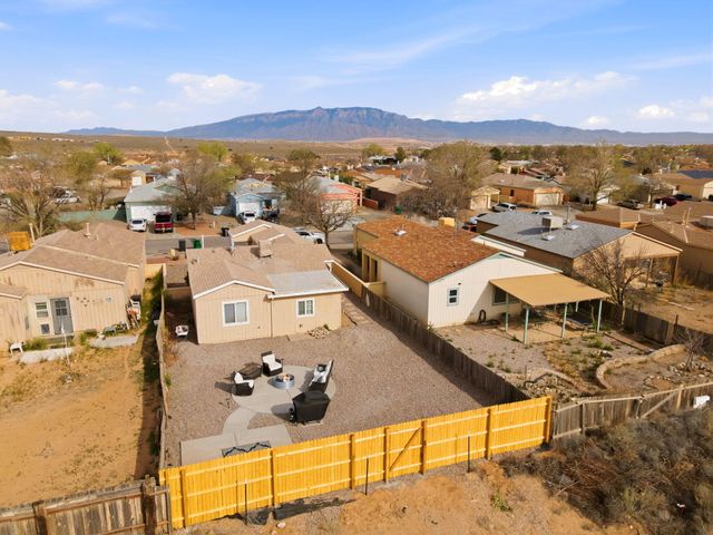 2185 High Desert Circle NE, Rio Rancho, NM 87144