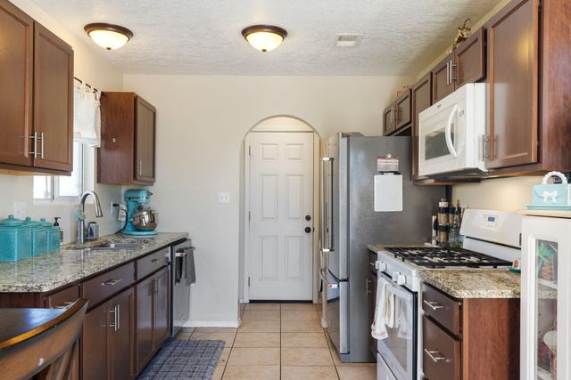 2185 High Desert Circle NE, Rio Rancho, NM 87144