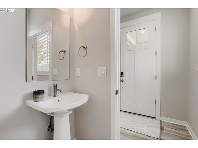4196 Se CENTURY Blvd, Hillsboro, OR 97123