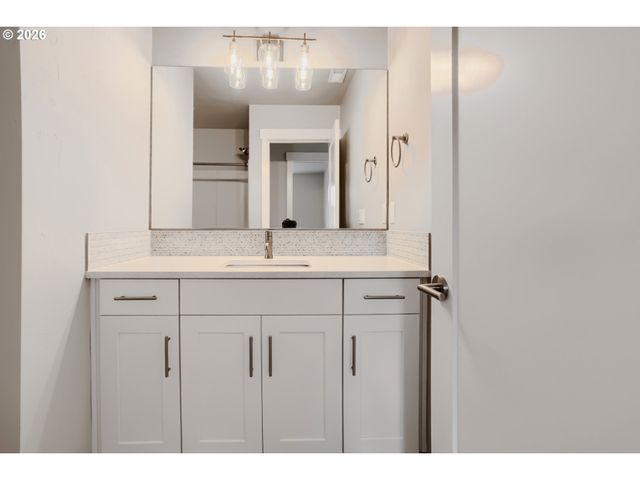4196 Se CENTURY Blvd, Hillsboro, OR 97123