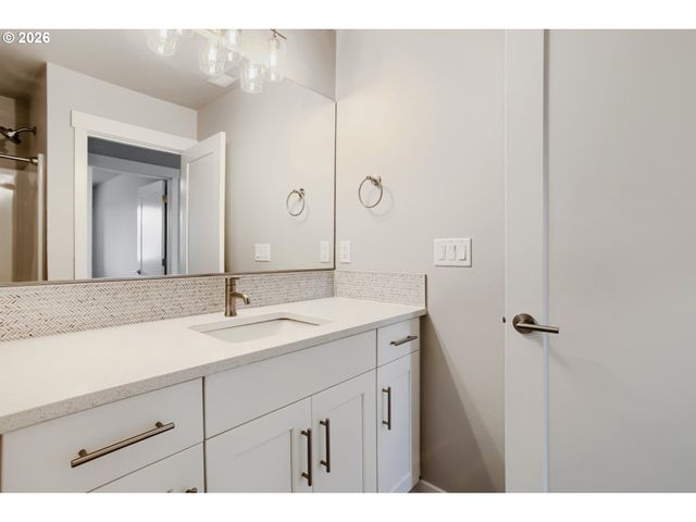 4196 Se CENTURY Blvd, Hillsboro, OR 97123
