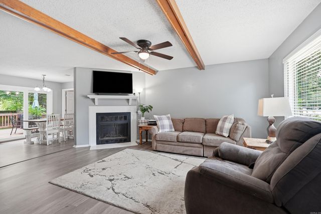 8 Oak Forest Drive, Maumelle, AR 72113