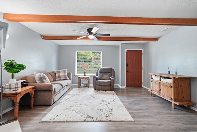 8 Oak Forest Drive, Maumelle, AR 72113