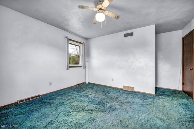 3446 Niles Carver Road, Mineral Ridge, OH 44440