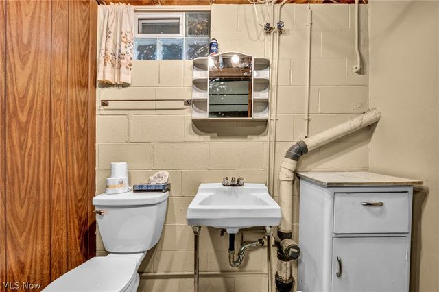 3446 Niles Carver Road, Mineral Ridge, OH 44440