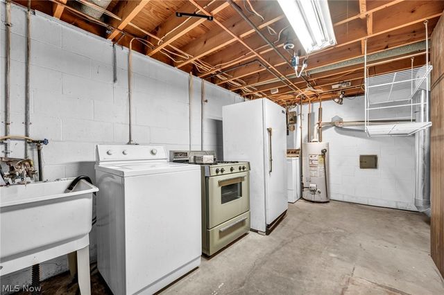 3446 Niles Carver Road, Mineral Ridge, OH 44440