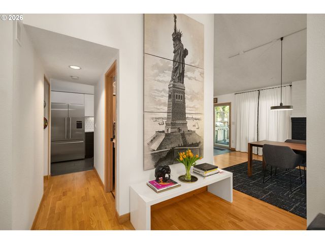 9912 Sw QUAIL POST Rd, Portland, OR 97219