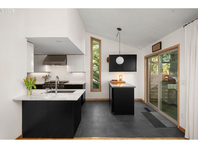 9912 Sw QUAIL POST Rd, Portland, OR 97219