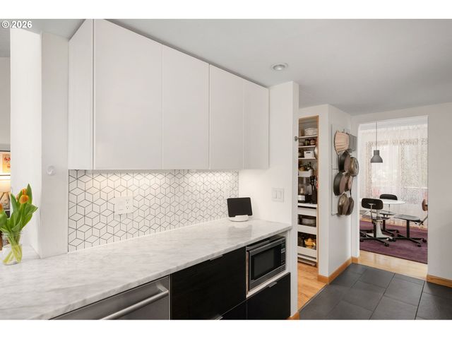 9912 Sw QUAIL POST Rd, Portland, OR 97219