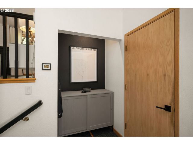 9912 Sw QUAIL POST Rd, Portland, OR 97219