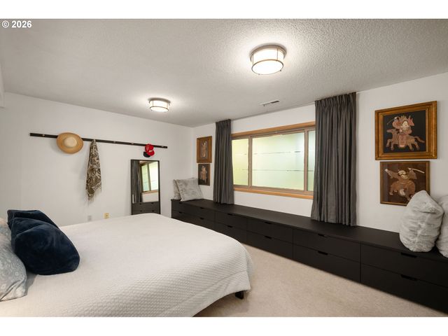 9912 Sw QUAIL POST Rd, Portland, OR 97219