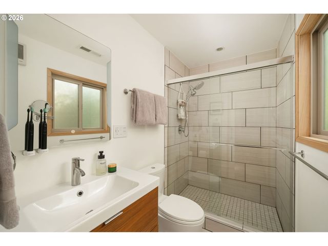 9912 Sw QUAIL POST Rd, Portland, OR 97219