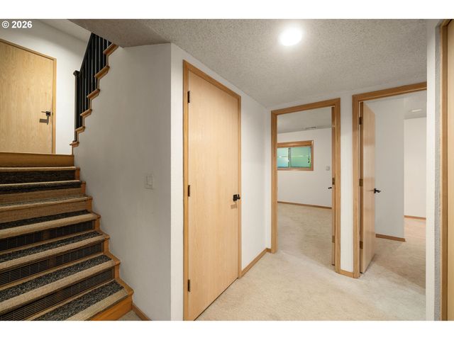 9912 Sw QUAIL POST Rd, Portland, OR 97219