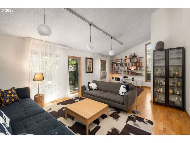 9912 Sw QUAIL POST Rd, Portland, OR 97219