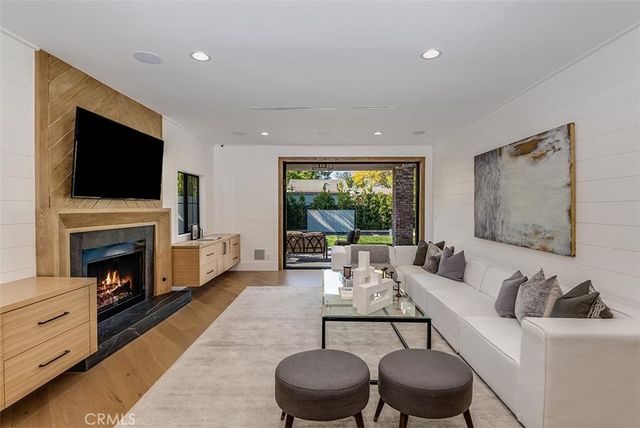 14803 Otsego Street, Sherman Oaks, CA 91403