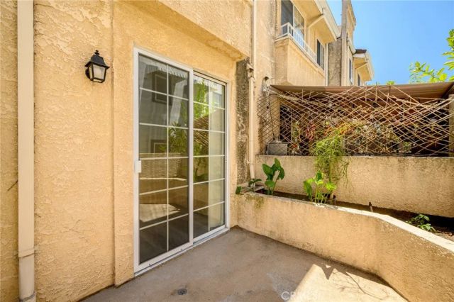 318 N Kenwood Street 105, Glendale, CA 91206