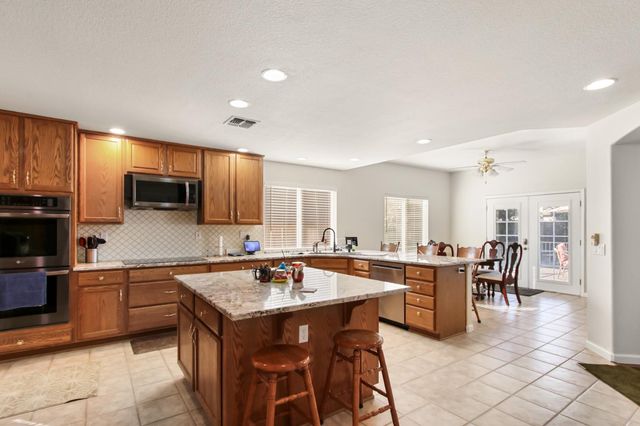 1856 Krpan Dr, Roseville, CA 95747