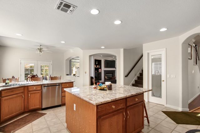 1856 Krpan Dr, Roseville, CA 95747