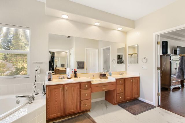 1856 Krpan Dr, Roseville, CA 95747