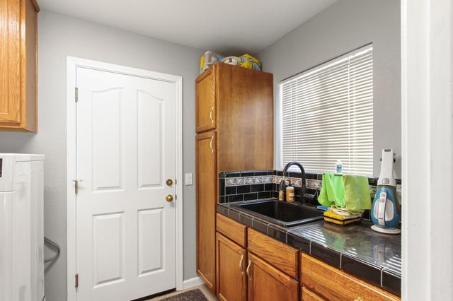 1856 Krpan Dr, Roseville, CA 95747