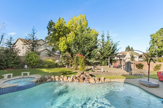 1856 Krpan Dr, Roseville, CA 95747