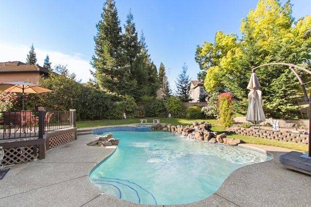 1856 Krpan Dr, Roseville, CA 95747