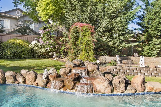 1856 Krpan Dr, Roseville, CA 95747