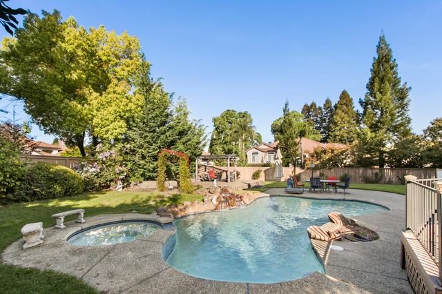 1856 Krpan Dr, Roseville, CA 95747