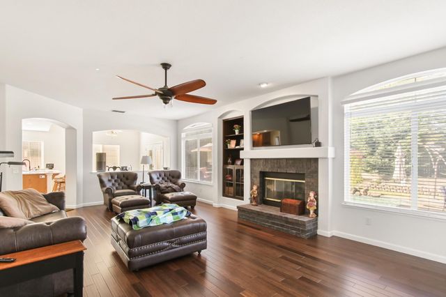 1856 Krpan Dr, Roseville, CA 95747