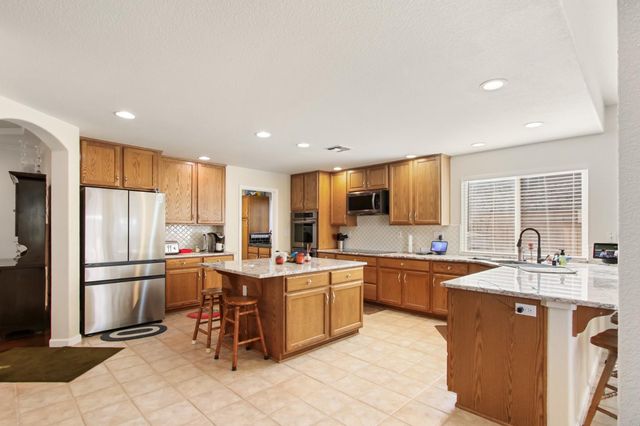 1856 Krpan Dr, Roseville, CA 95747