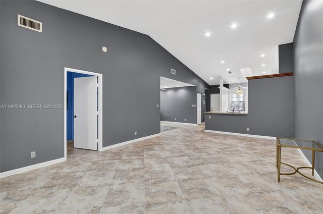 6141 SE Sunny Pointe Cir, Delray Beach, FL 33484