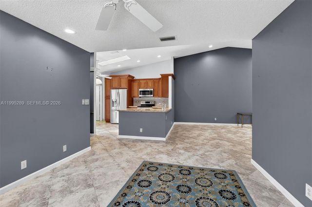 6141 SE Sunny Pointe Cir, Delray Beach, FL 33484
