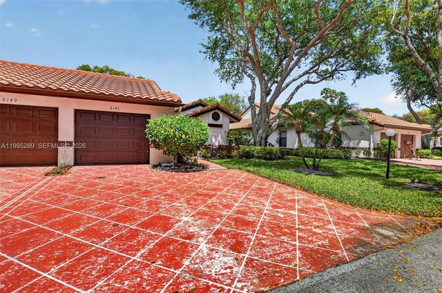 6141 SE Sunny Pointe Cir, Delray Beach, FL 33484