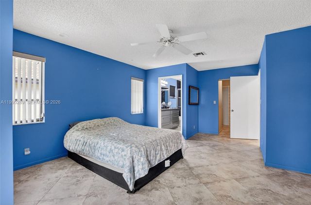 6141 SE Sunny Pointe Cir, Delray Beach, FL 33484