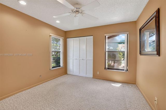 6141 SE Sunny Pointe Cir, Delray Beach, FL 33484